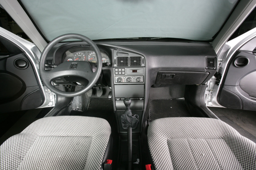 Irański Peugeot 405 Źródło:  IRAN KHODRO 