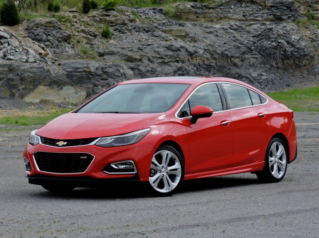 CHEVROLET CRUZE 2016  Źródło: Autoguide.com