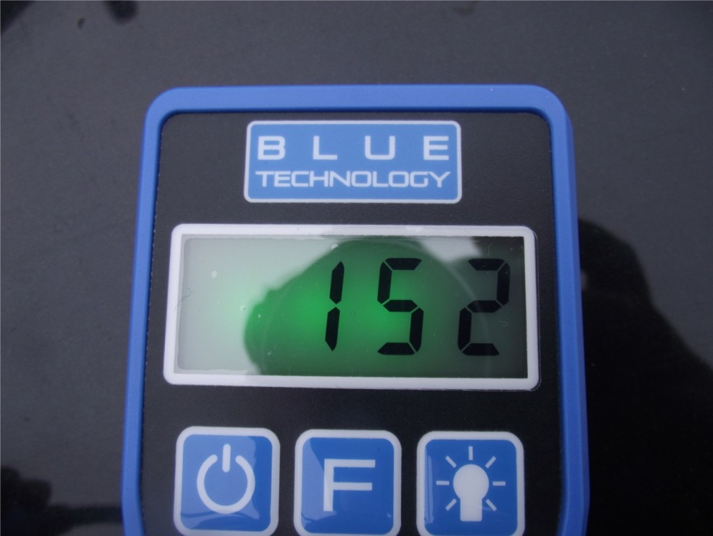 Miernik grubości lakieru - pomiar grubosci lakieru przy pomocy miernika Blue Technology 