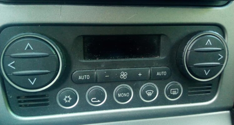 Samodzielne czyszczenie klimatyzacji samochodowej ozonowanie klimatyzacji samochodowej https://www.motorewia.pl