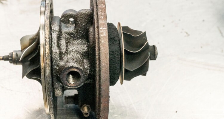 Awaria turbosprężarki – objawy awarii turbosprężarki – regeneracja turbo – https://www.motorewia.pl Zdjęcie: Bosch Auto Pawlik – za zgodą