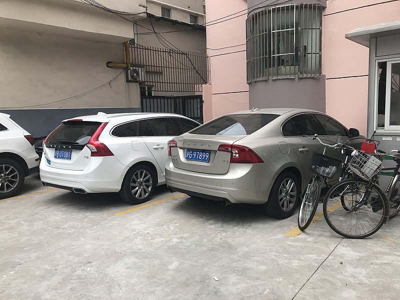 Jak wybrać luksusowe auto