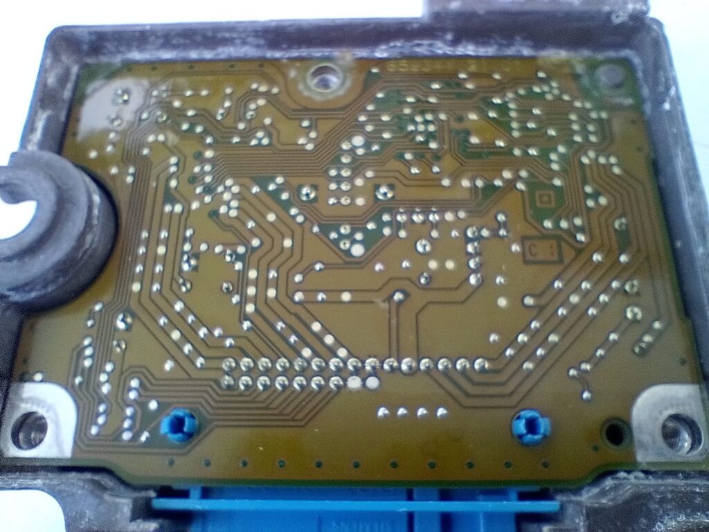 Jak działa sterownik SRS? Jak działa sterownik Airbag komputer bezpieczeństwa 