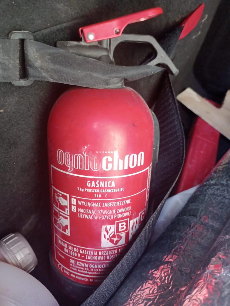 Jak dobrać gaśnicę do samochodu? Jaka gaśnica samochodowa jest najlepsza?