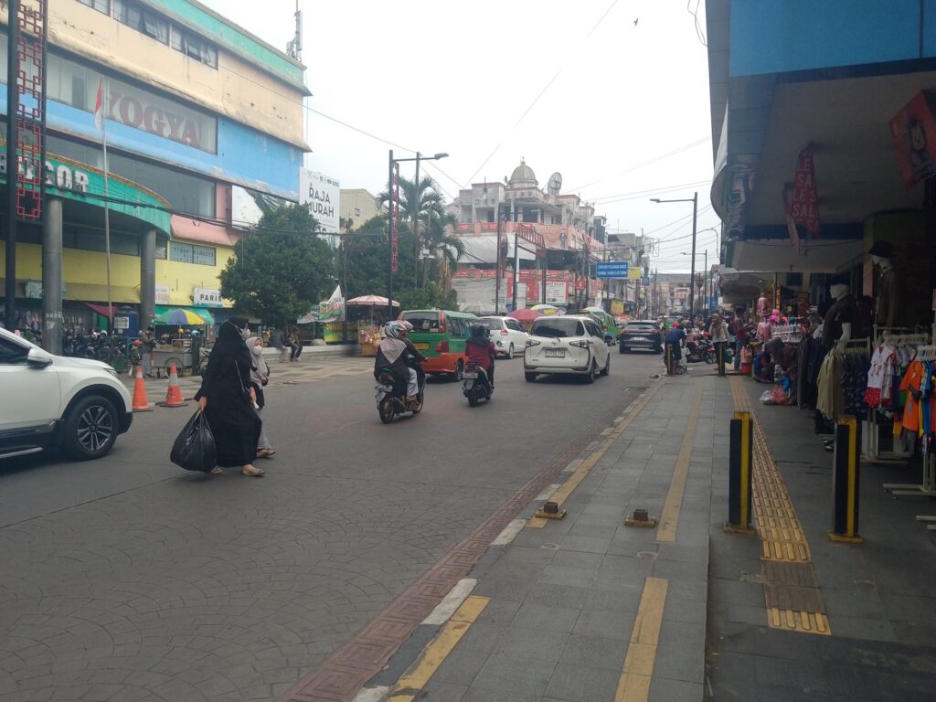 Fotoreportaż z Indonezji, fotoreportaż z Azji, ulice w Azji, jak się jeździ w Azji