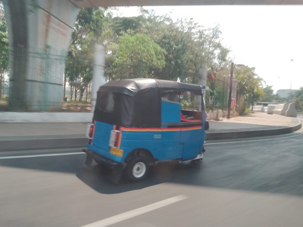 Fotoreportaż z Indonezji, fotoreportaż z Azji, ulice w Azji, jak się jeździ w Azji