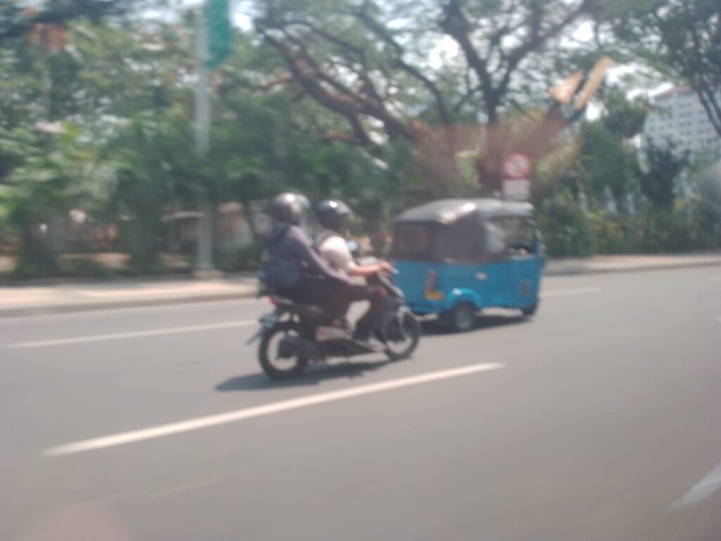 Fotoreportaż z Indonezji, fotoreportaż z Azji, ulice w Azji, jak się jeździ w Azji
