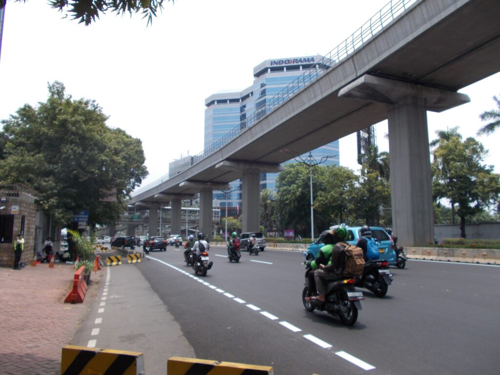 Fotoreportaż z Indonezji, fotoreportaż z Azji, ulice w Azji, jak się jeździ w Azji