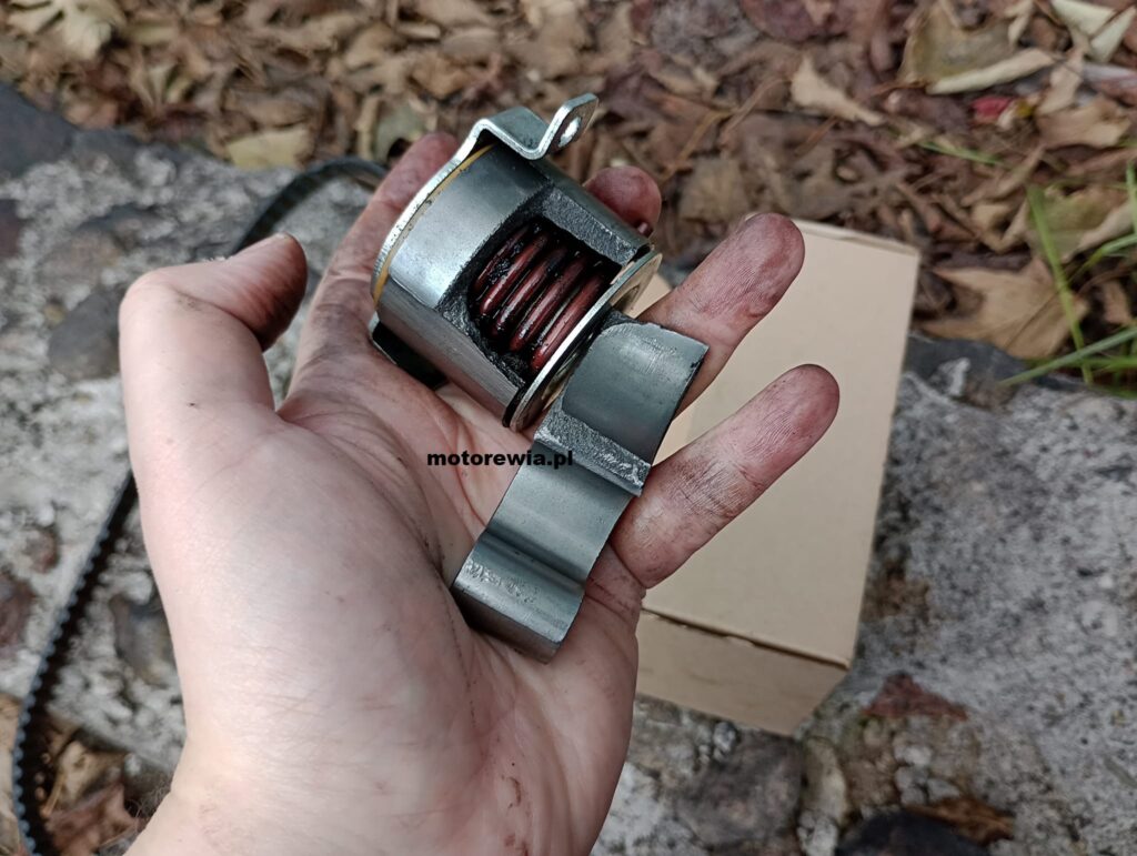 Zepsuty napinacz Ford EcoBlue Diesel Transit zerwany pasek rozrządu https://www.motorewia.pl