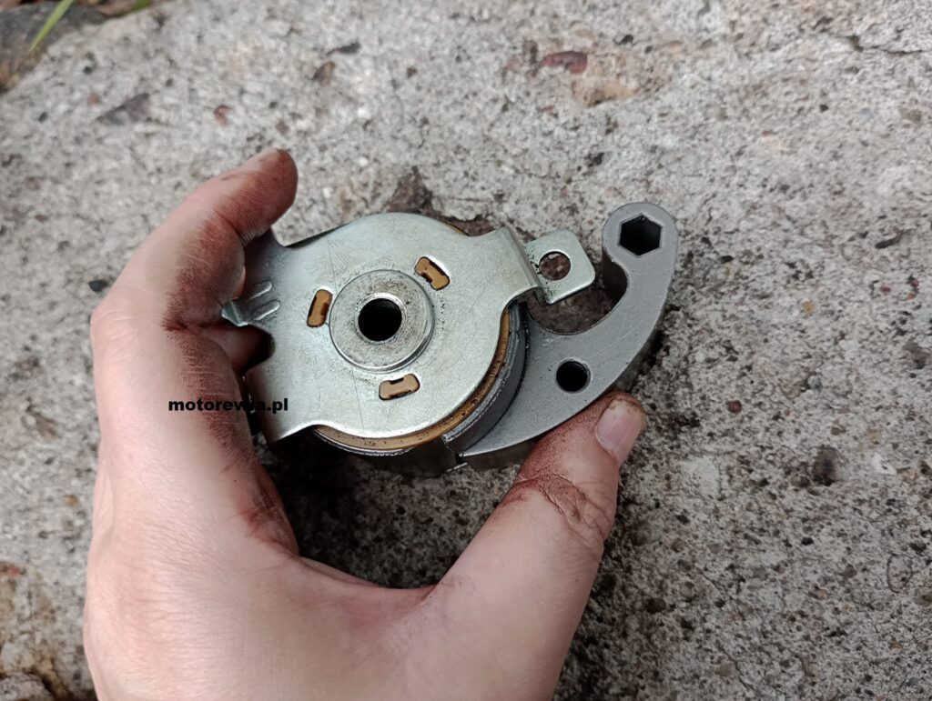 Zepsuty napinacz Ford EcoBlue Diesel Transit zerwany pasek rozrządu https://www.motorewia.pl 