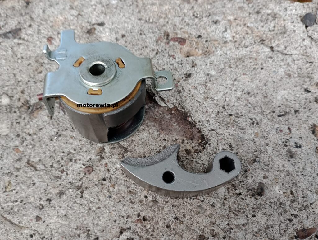 Zepsuty napinacz Ford EcoBlue Diesel Transit zerwany pasek rozrządu https://www.motorewia.pl 