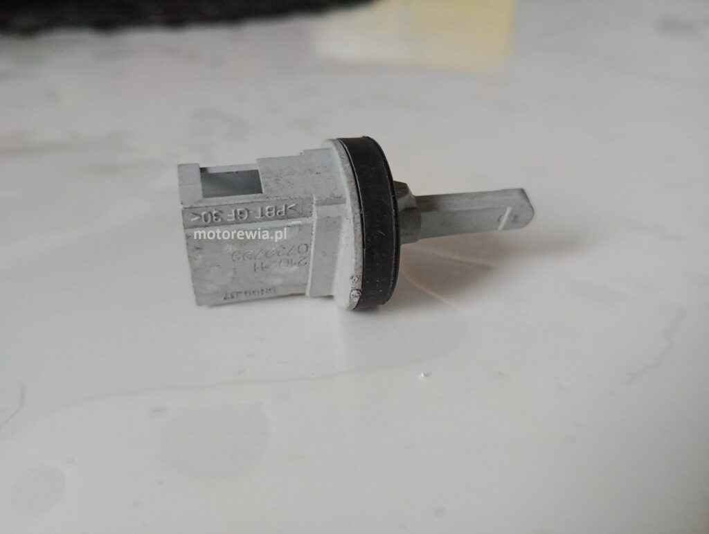 Czujnik temperatury płynu chłodzącego objawy awarii, budowa, działanie, cena, wymiana