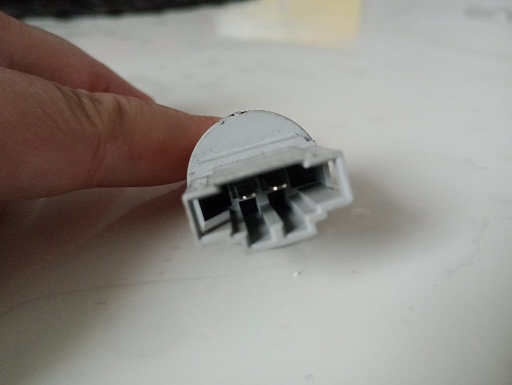 Czujnik temperatury płynu chłodzącego objawy awarii, budowa, działanie, cena, wymiana