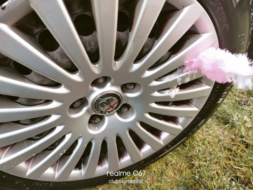 czym wyczyścić felgi i kołpaki