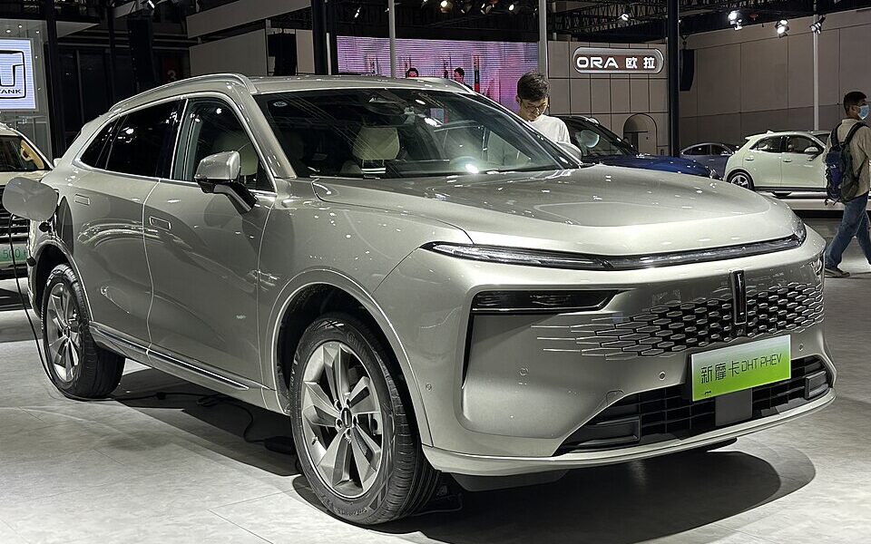 WEY Mocha zamochód ze skrzynią DHT