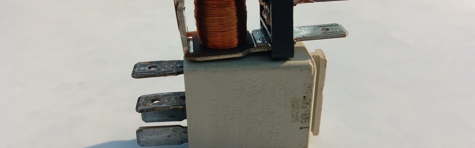 przekaźnik samochodowy budowa awarie