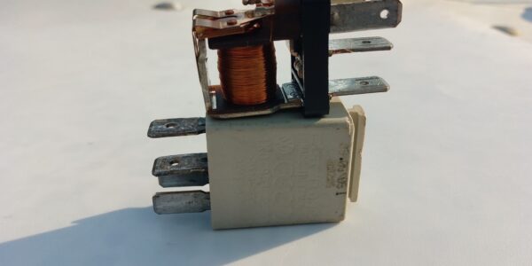 przekaźnik samochodowy budowa awarie