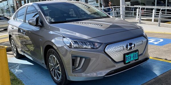 budowa napędu samochodu elektrycznego